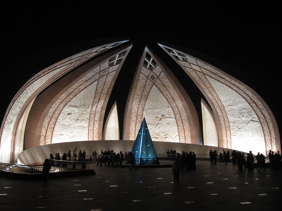 Islamabad_-_Pakistan_Monument_by_Night