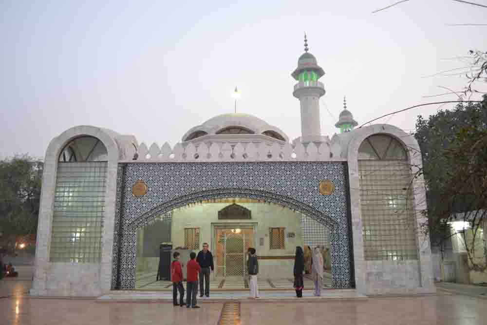 Bulleh_Shah's_Shrine