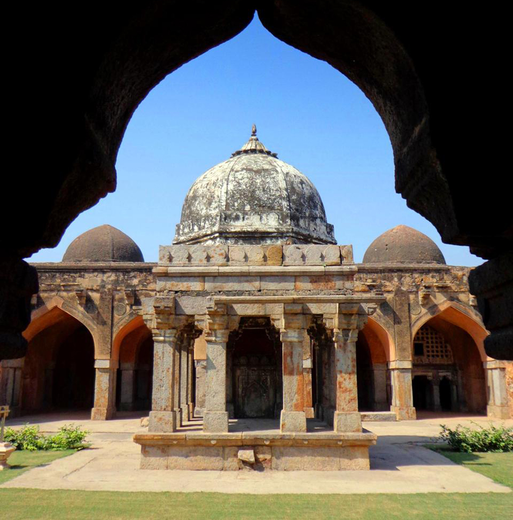 Shah_Alam's_Tomb,_Wazirabad
